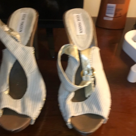 Sandals - Picture 2 of 3
